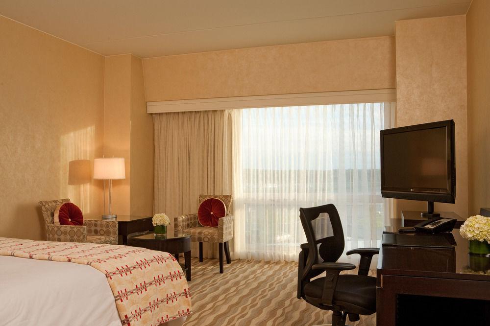 Hotel Renaissance Boston Patriot Place